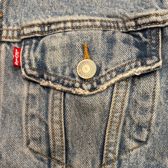 Levi’s Denim Jacket - Picture 5 of 6